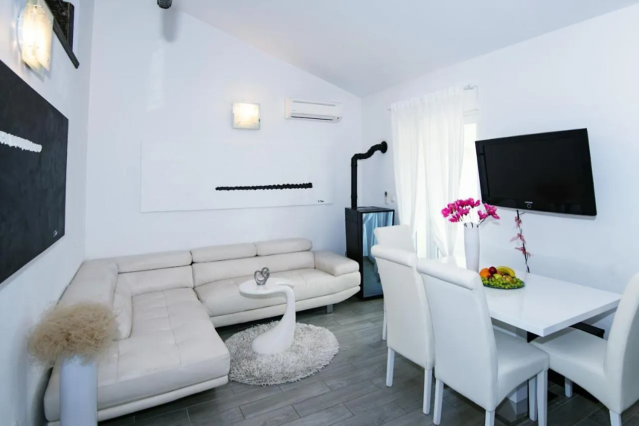 Apartments Mali Nono Krk Island Salatić