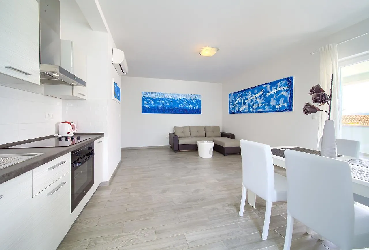 Apartments Mali Nono Krk Island 0*, Salatić