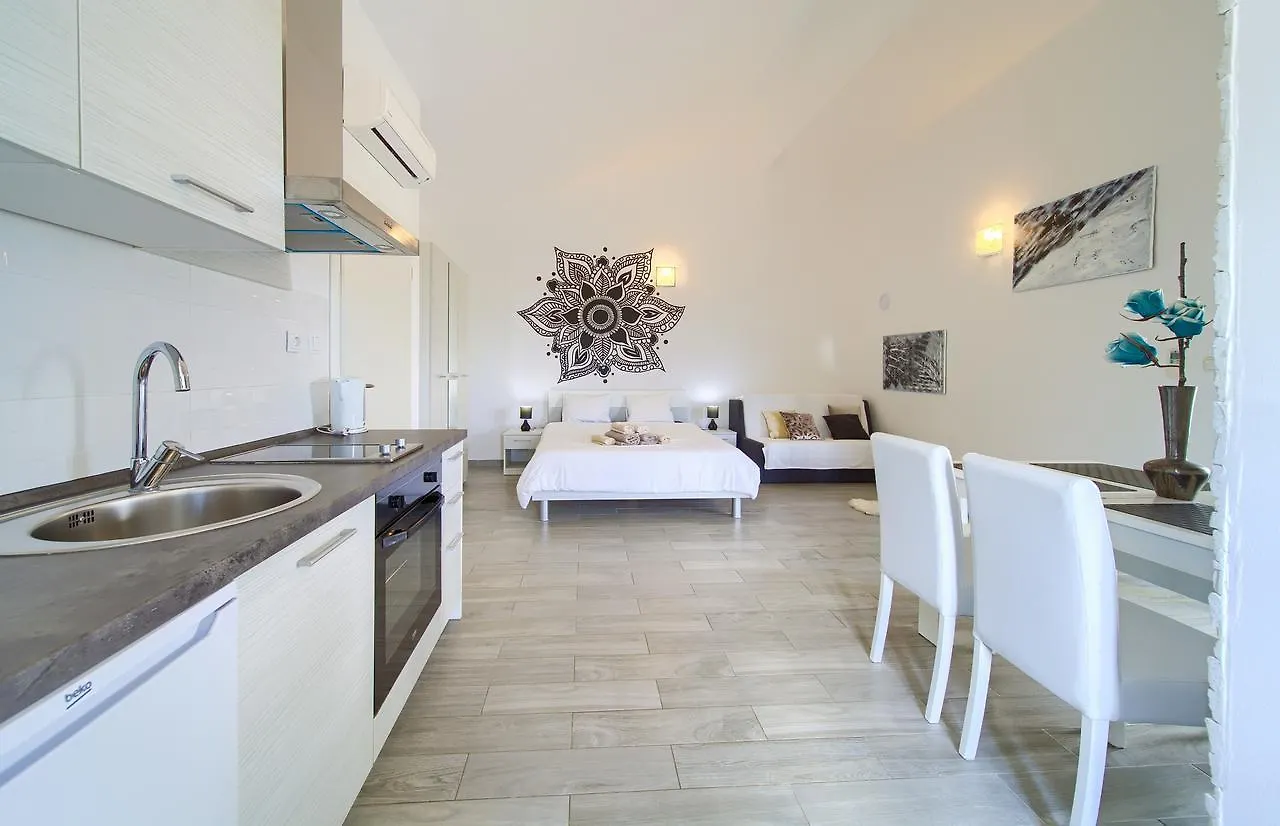 Apartments Mali Nono Krk Island 0*, Salatić