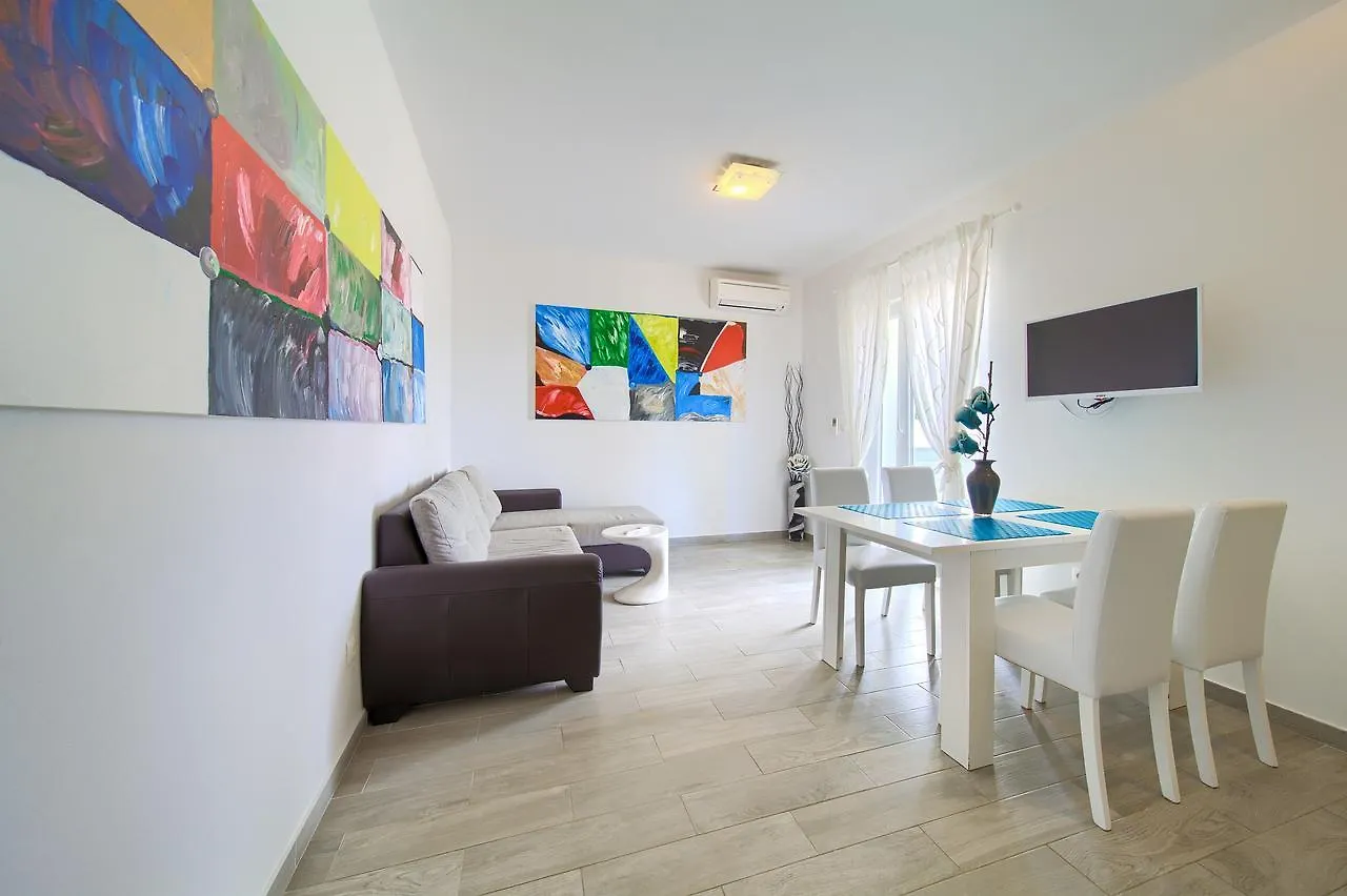 Apartments Mali Nono Krk Island 0*, Salatić