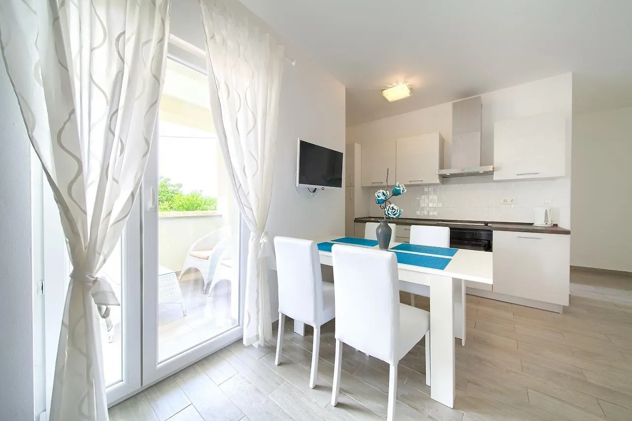 Apartments Mali Nono Krk Island 0*, Salatić