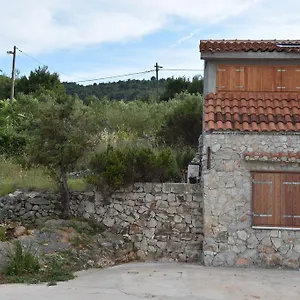 https://mono-kai-triangle.hotels-in-trogir.com
