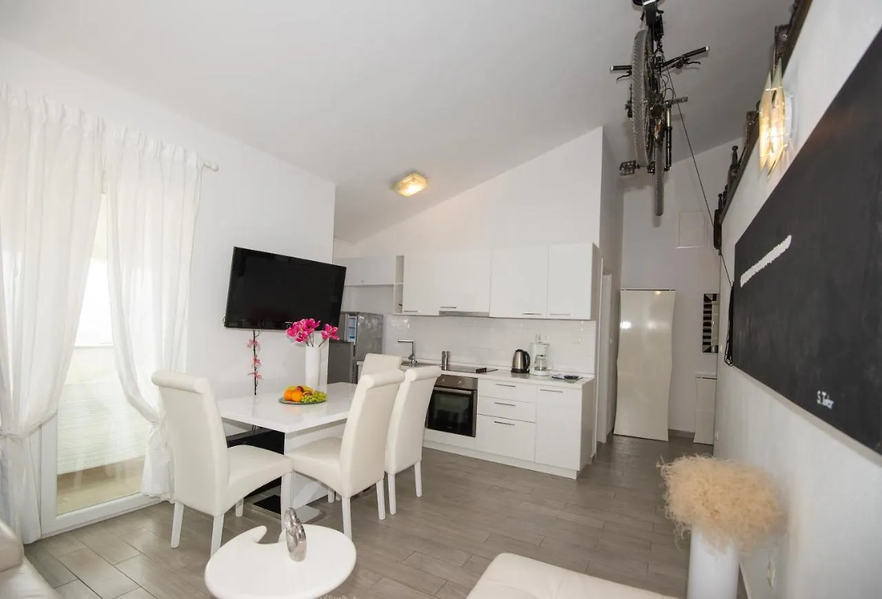 Apartments Mali Nono Salatic