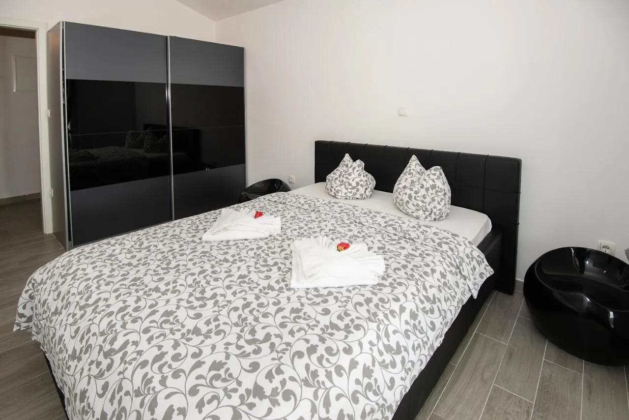 Apartments Mali Nono Salatic Croatia