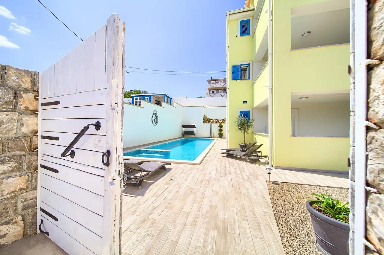 Apartments Mali Nono Salatic