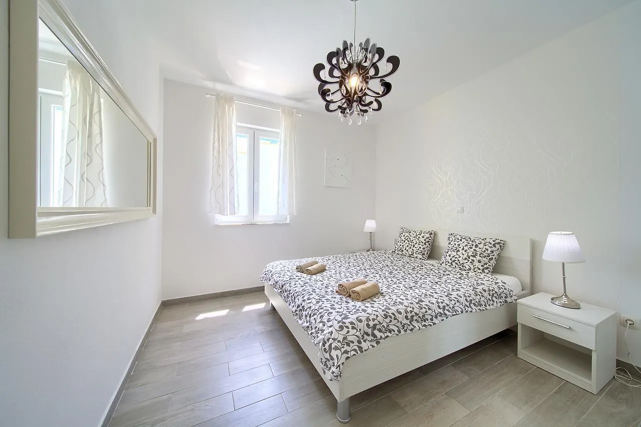 Apartments Mali Nono Salatic Croatia