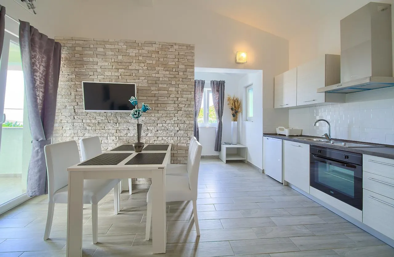 Apartments Mali Nono Salatic