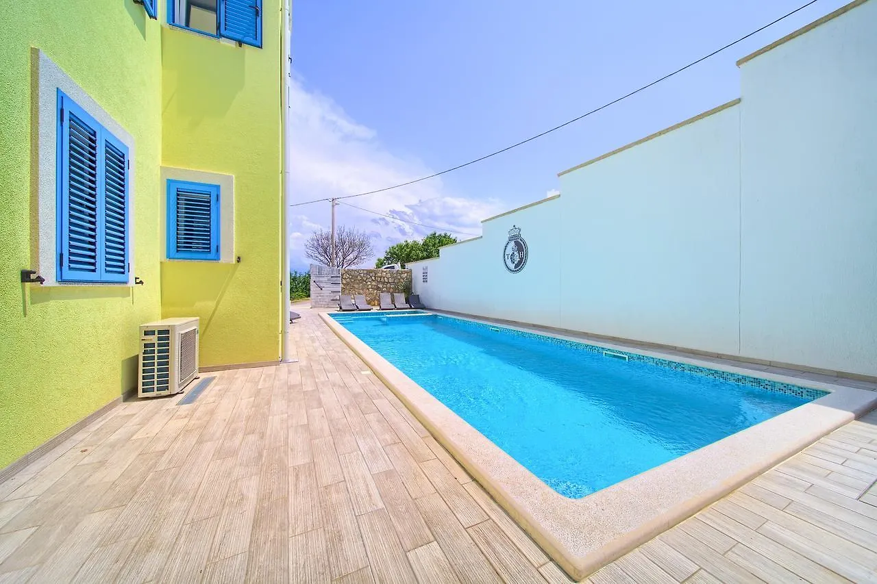 Apartments Mali Nono Salatic