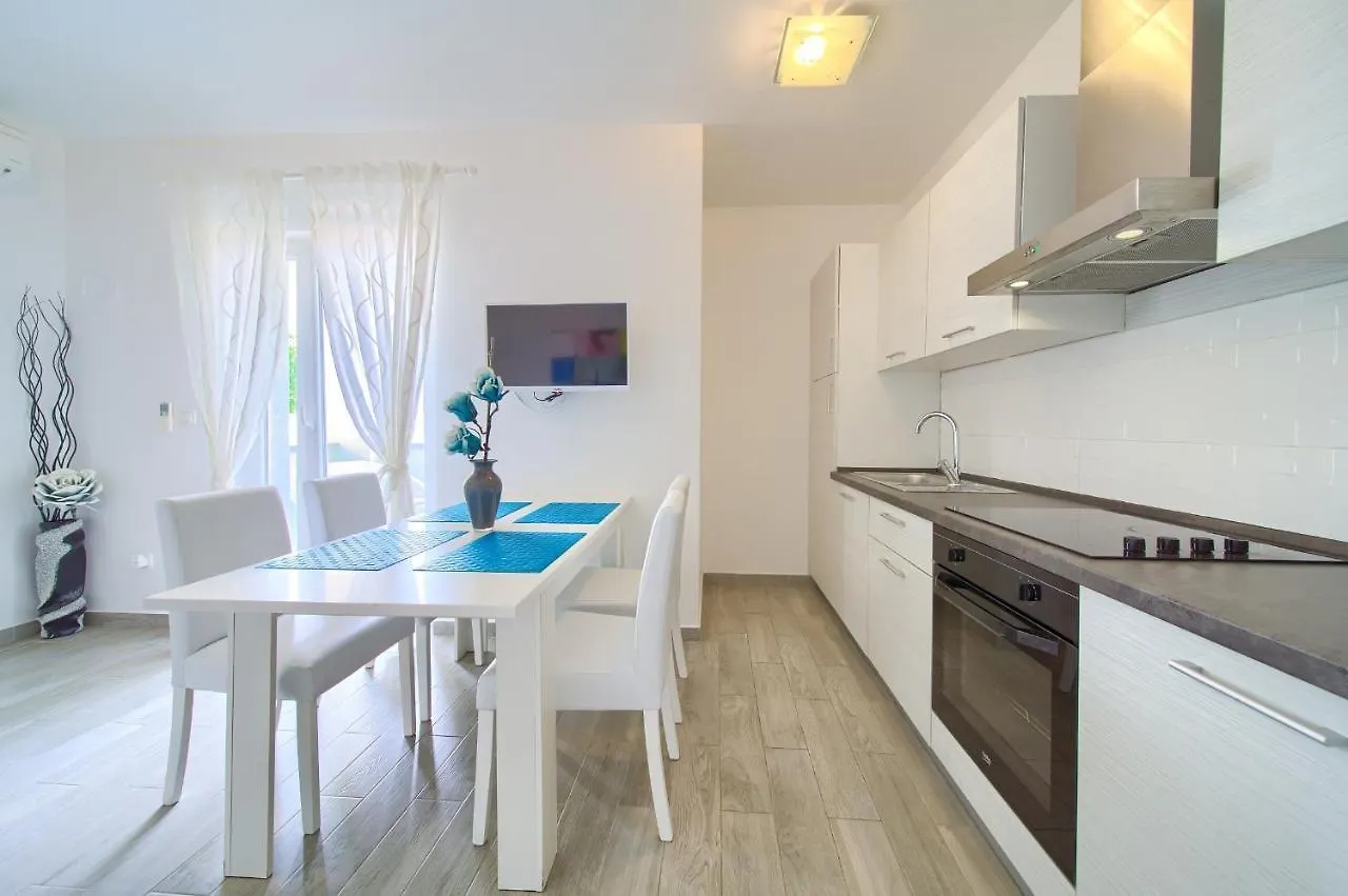 Apartments Mali Nono Salatic